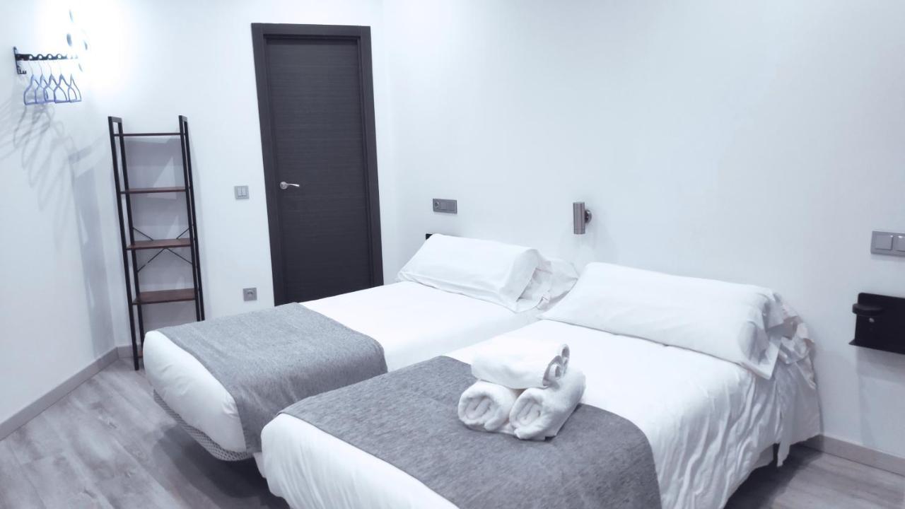 Hostal Dona Isabel Majadahonda Ngoại thất bức ảnh