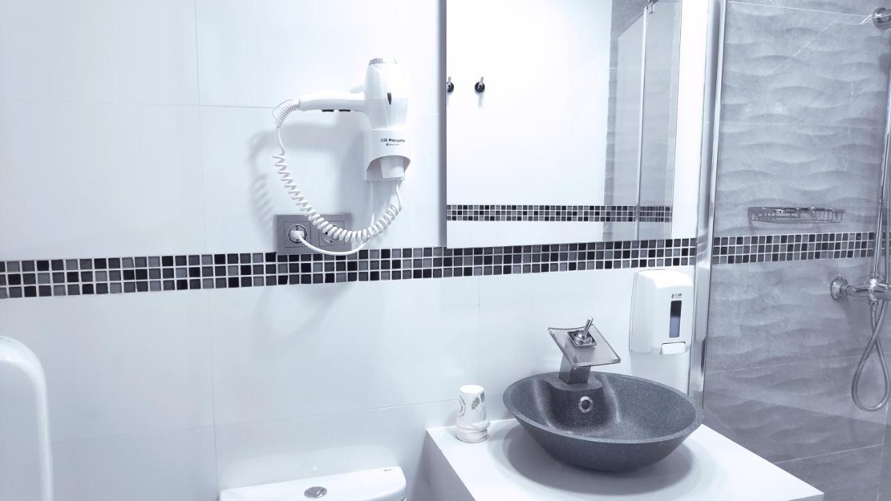 Hostal Dona Isabel Majadahonda Ngoại thất bức ảnh