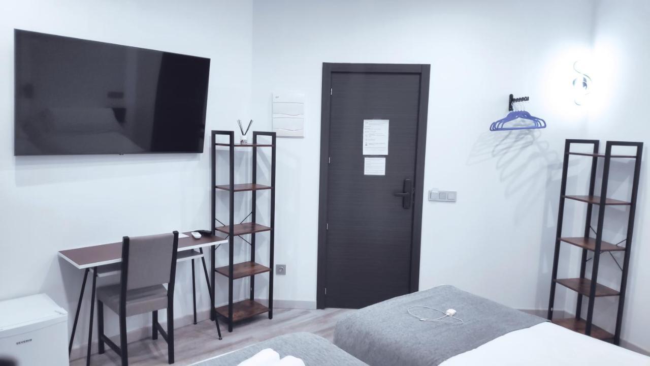 Hostal Dona Isabel Majadahonda Ngoại thất bức ảnh