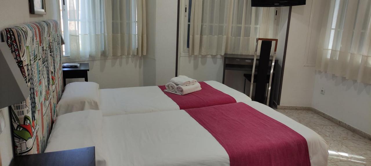 Hostal Dona Isabel Majadahonda Ngoại thất bức ảnh