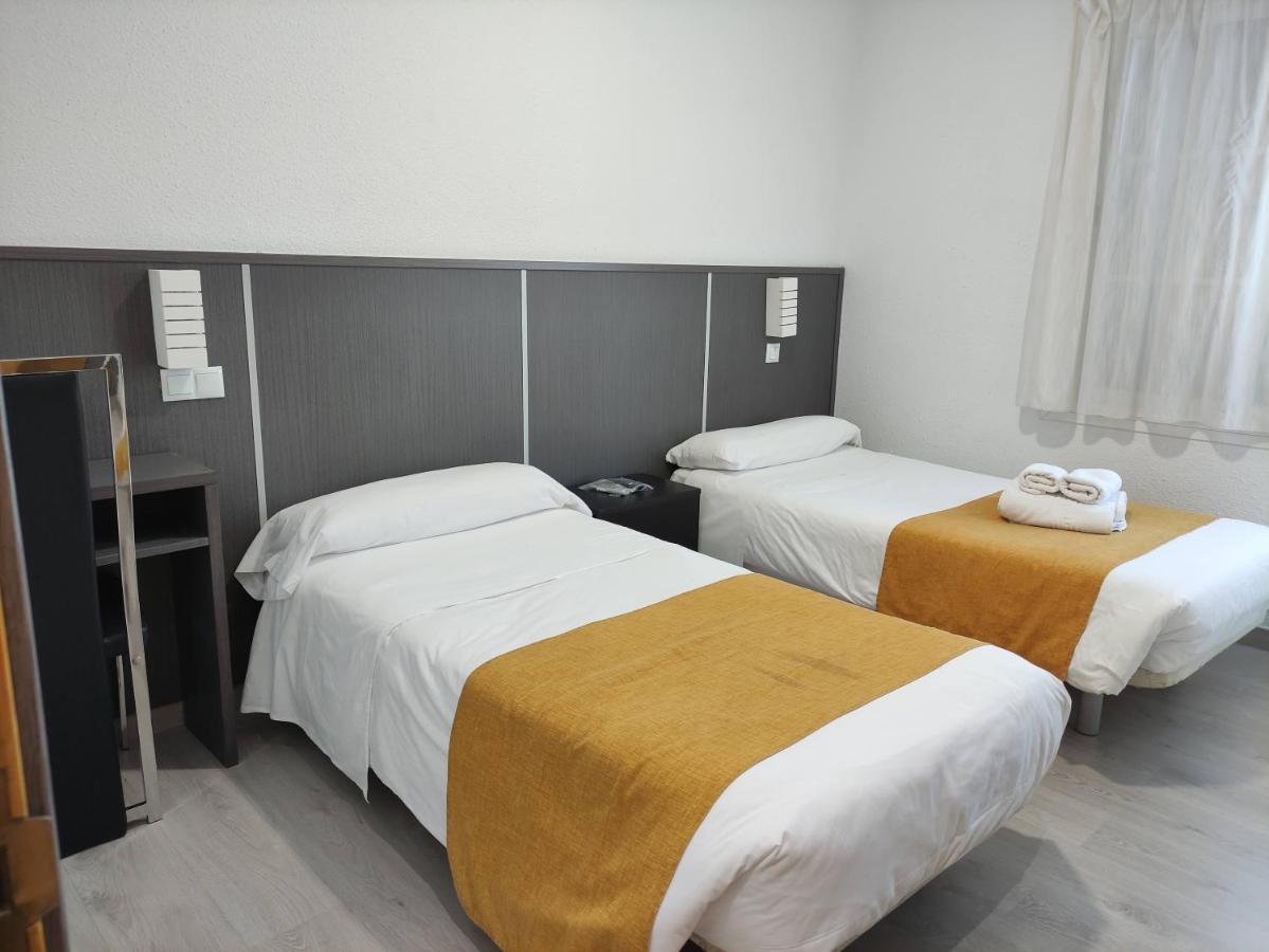 Hostal Dona Isabel Majadahonda Ngoại thất bức ảnh