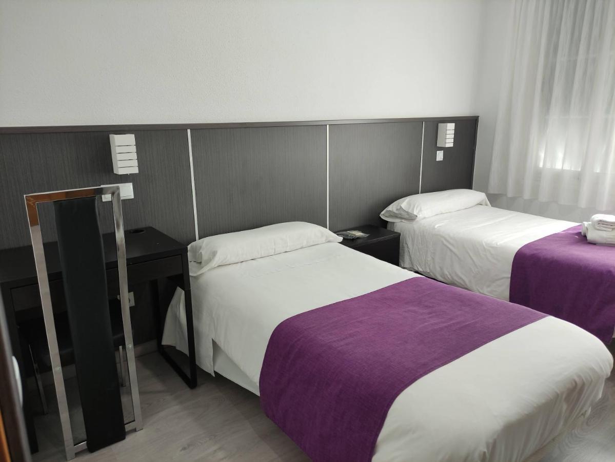 Hostal Dona Isabel Majadahonda Ngoại thất bức ảnh