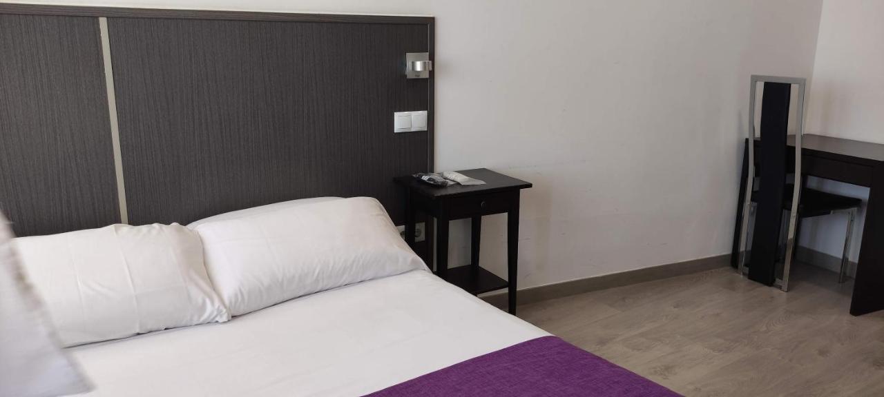 Hostal Dona Isabel Majadahonda Ngoại thất bức ảnh