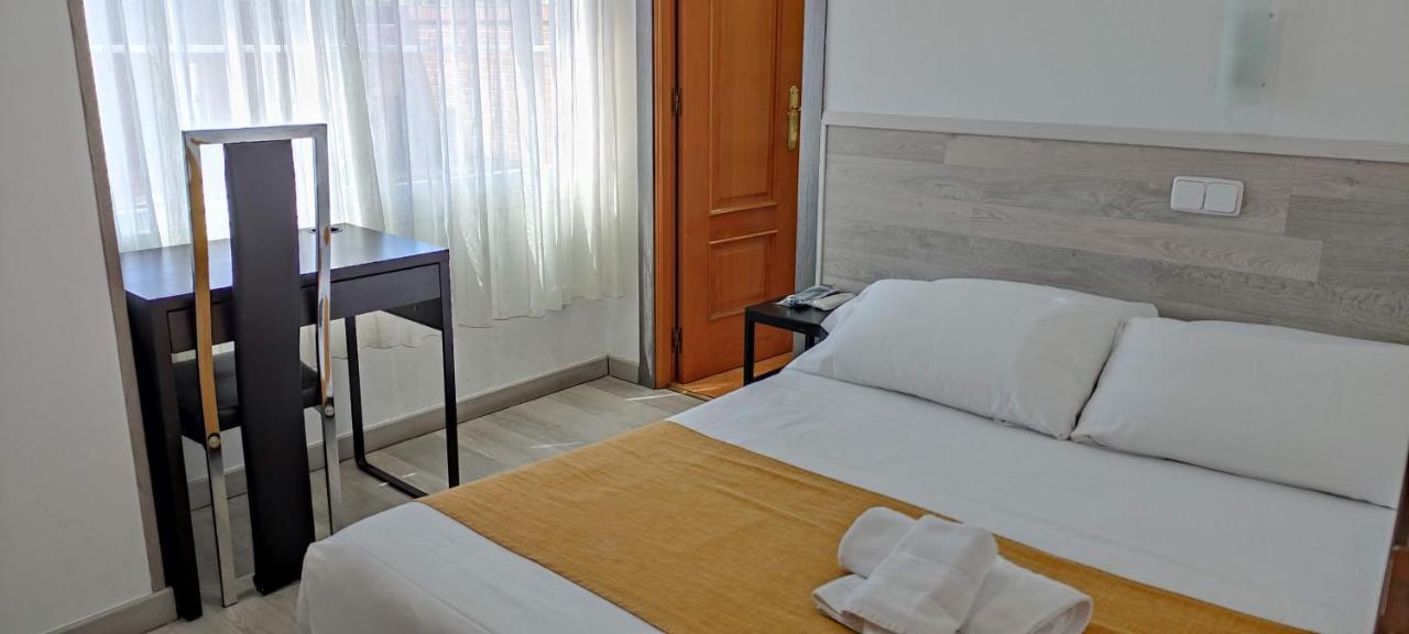 Hostal Dona Isabel Majadahonda Ngoại thất bức ảnh