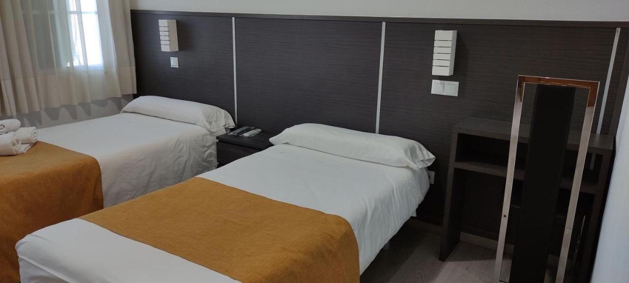 Hostal Dona Isabel Majadahonda Ngoại thất bức ảnh