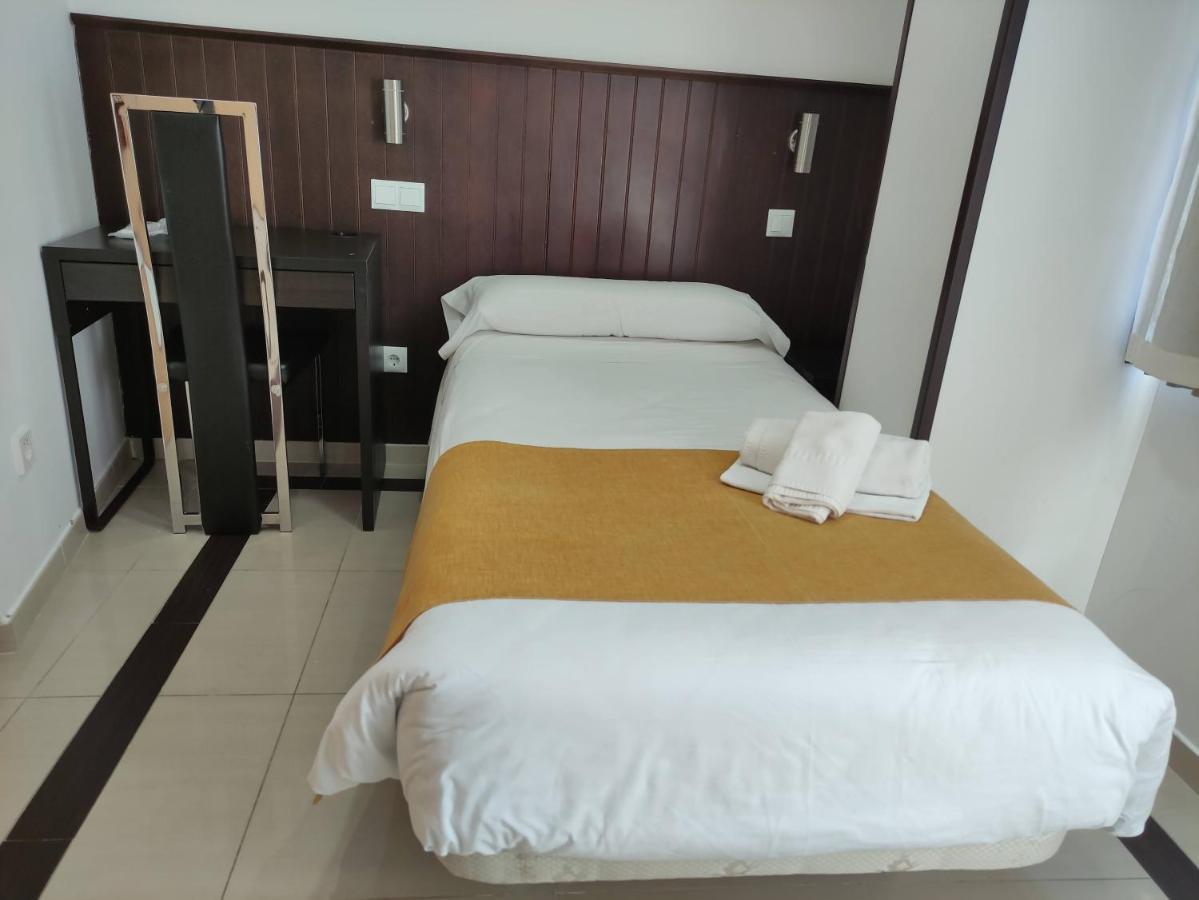 Hostal Dona Isabel Majadahonda Ngoại thất bức ảnh