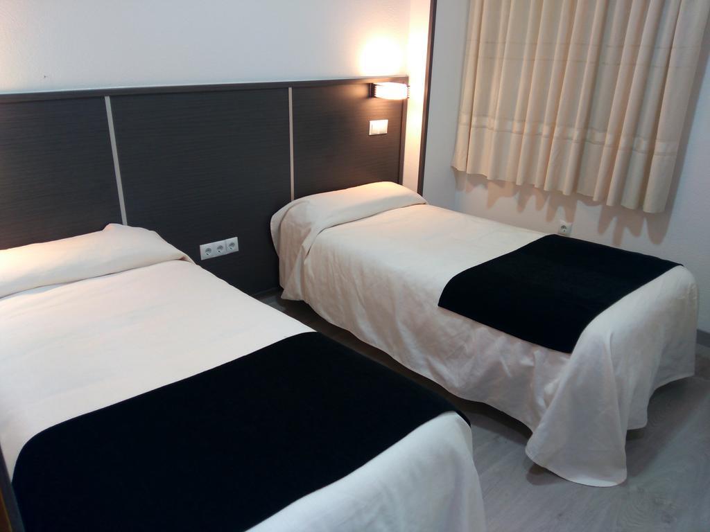 Hostal Dona Isabel Majadahonda Ngoại thất bức ảnh