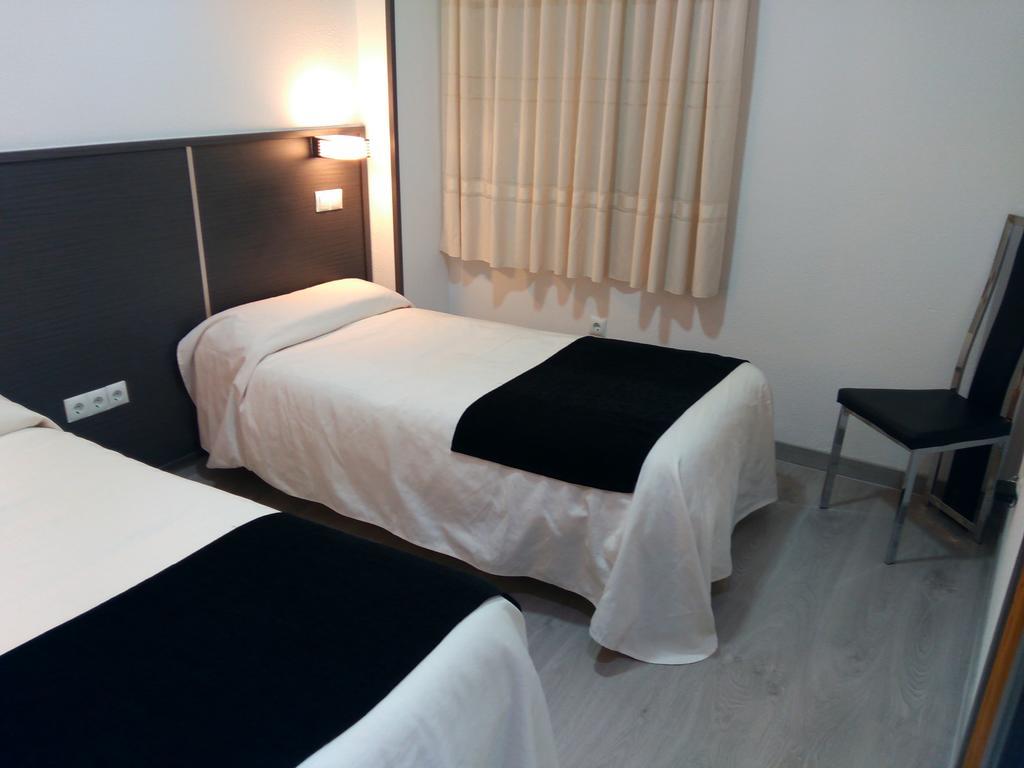 Hostal Dona Isabel Majadahonda Ngoại thất bức ảnh