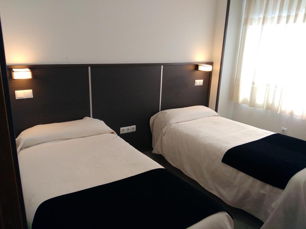 Hostal Dona Isabel Majadahonda Ngoại thất bức ảnh