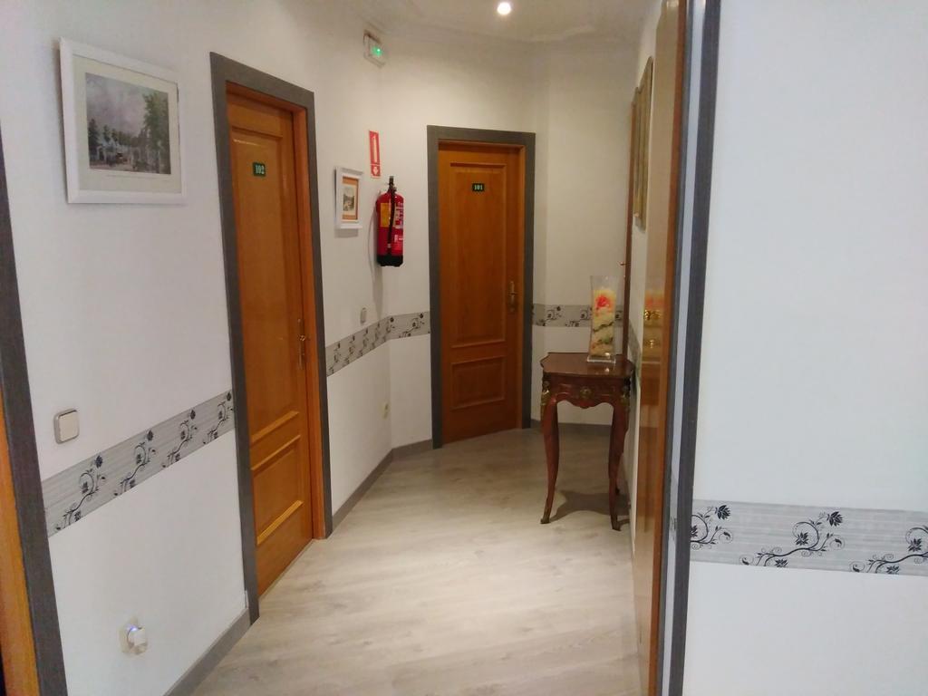 Hostal Dona Isabel Majadahonda Ngoại thất bức ảnh