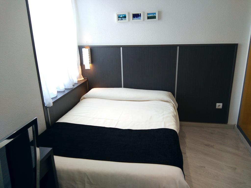 Hostal Dona Isabel Majadahonda Ngoại thất bức ảnh