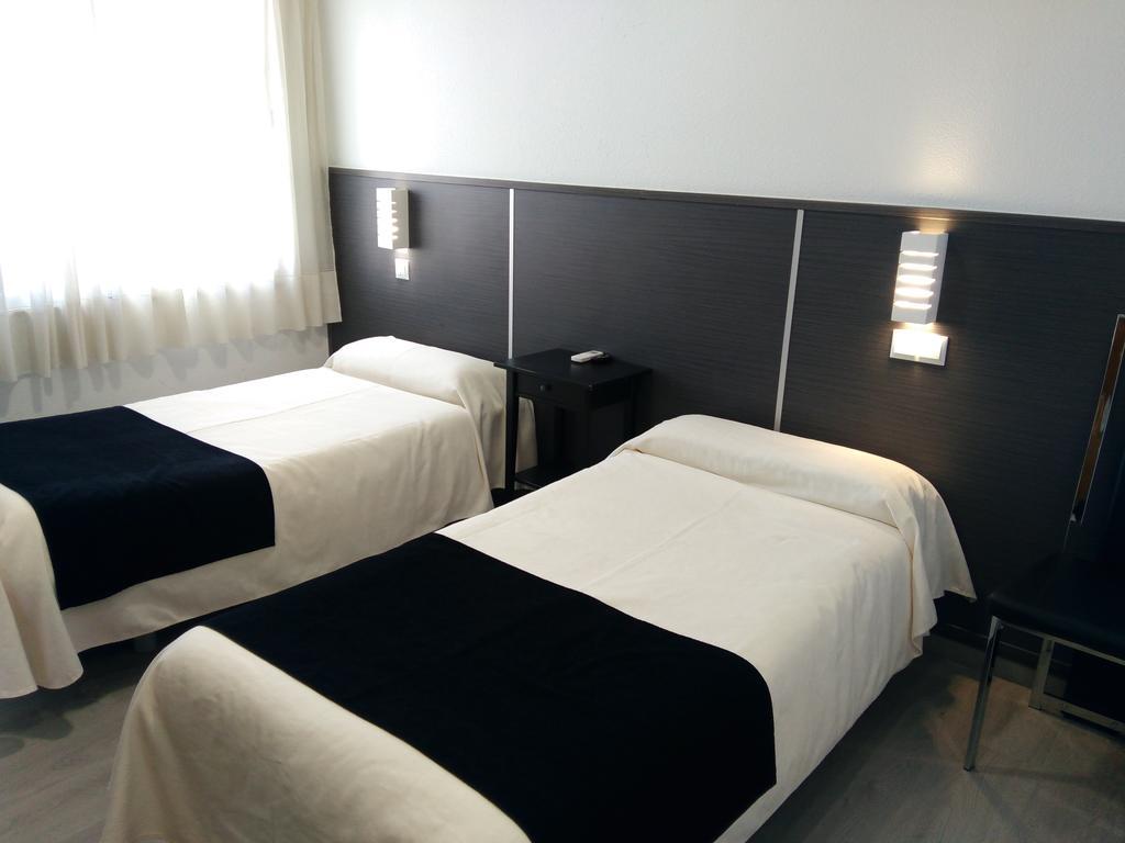 Hostal Dona Isabel Majadahonda Ngoại thất bức ảnh