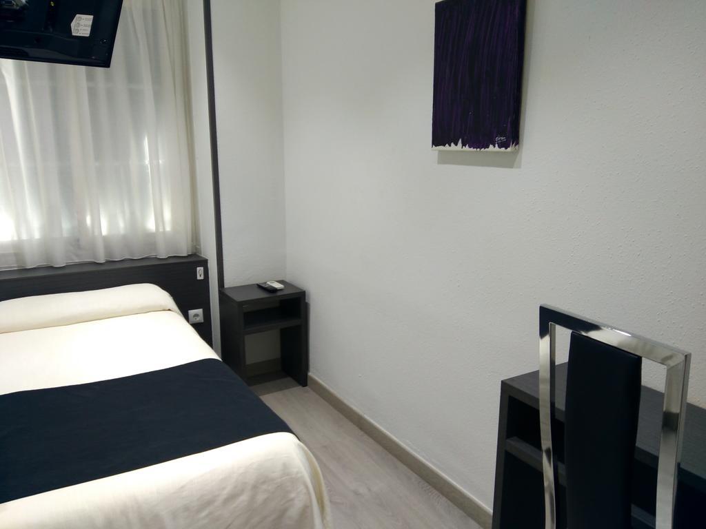 Hostal Dona Isabel Majadahonda Ngoại thất bức ảnh