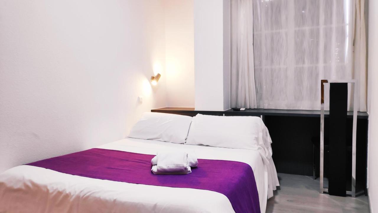 Hostal Dona Isabel Majadahonda Ngoại thất bức ảnh
