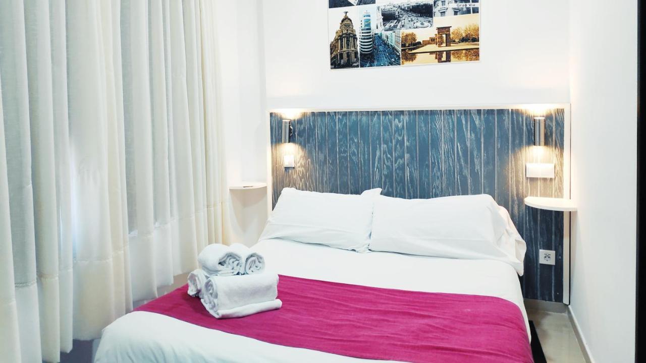 Hostal Dona Isabel Majadahonda Ngoại thất bức ảnh