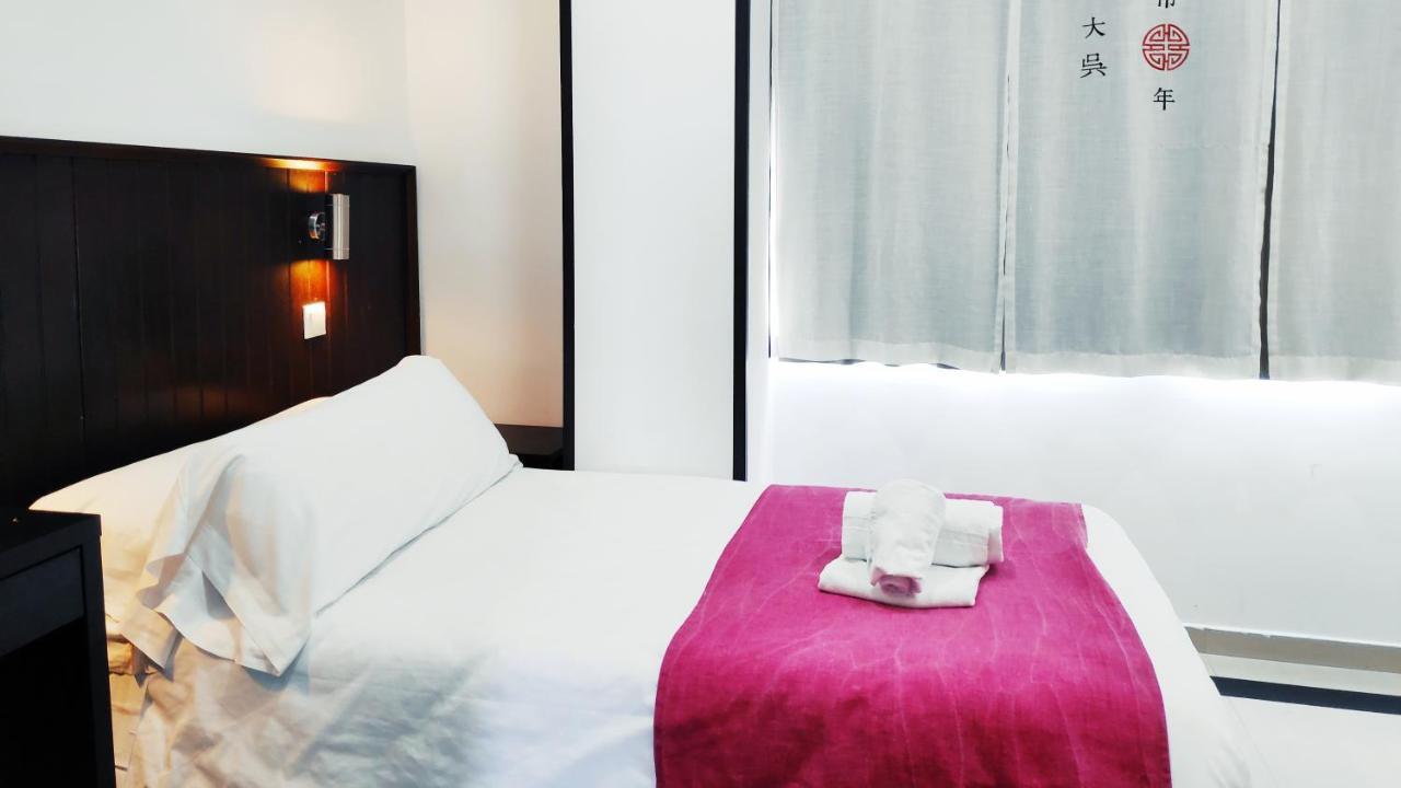 Hostal Dona Isabel Majadahonda Ngoại thất bức ảnh