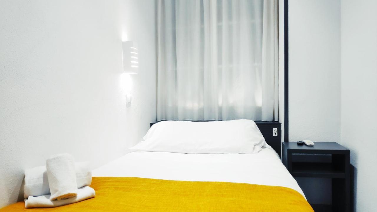 Hostal Dona Isabel Majadahonda Ngoại thất bức ảnh