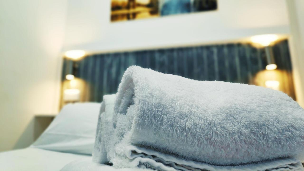 Hostal Dona Isabel Majadahonda Ngoại thất bức ảnh