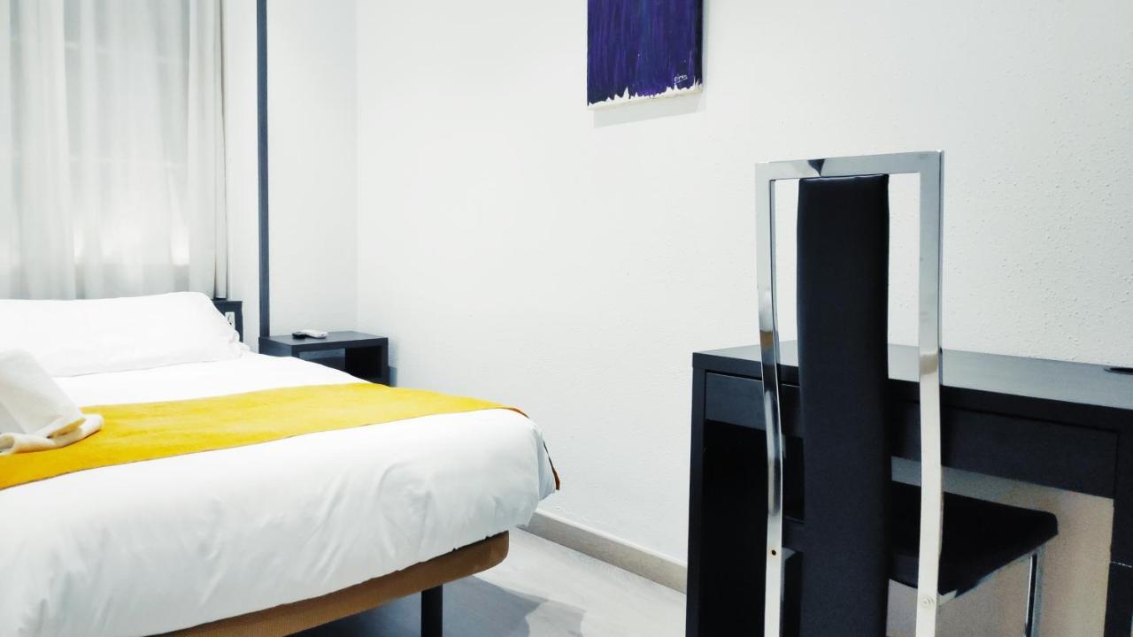 Hostal Dona Isabel Majadahonda Ngoại thất bức ảnh